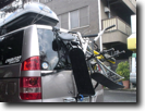 *サイクルキャリアにスノーモトを積んだところです。2台積んで高速もOKだったそうです。(リス丸さん情報)