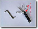 *左がスノーモトを買った時に付属している工具。右が別に買ったもの。スノーモトは結構狭いところにネジがあったりするので、形状的には左の方が使いやすいです(笑)