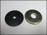 ＊【スペーサー】　硬質ウレタンのものがなかったので仕方なく金属製のものに